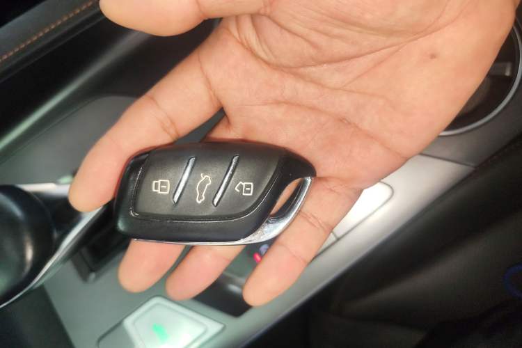 Used Roewe D5X DMH 2024 135 Tech Edition Interior 1