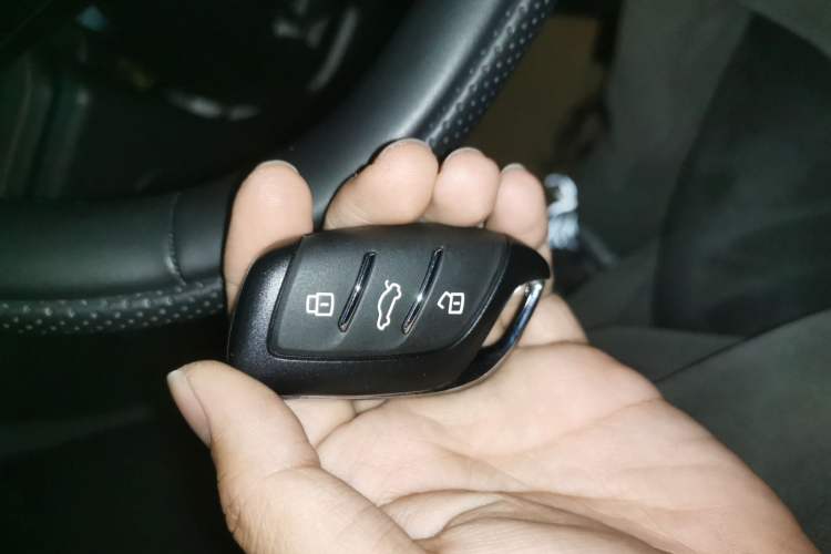 Used Roewe D5X DMH 2024 135 Tech Edition Interior 1