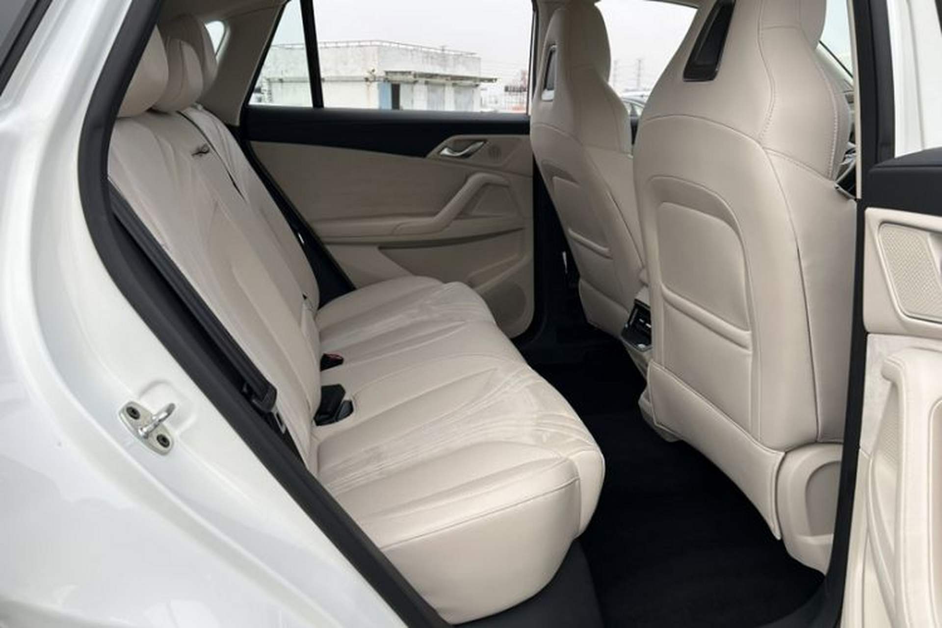 Used Roewe D5X DMH 2024 135 Tech Edition Interior 12
