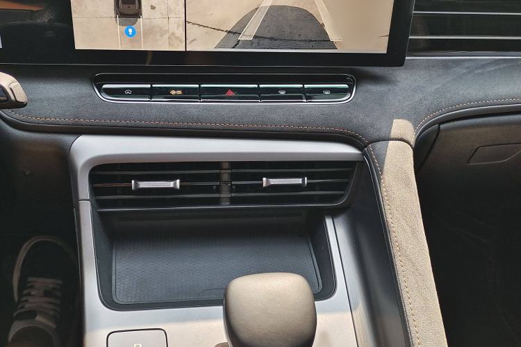Used Roewe D5X DMH 2024 135 Tech Edition Interior 13