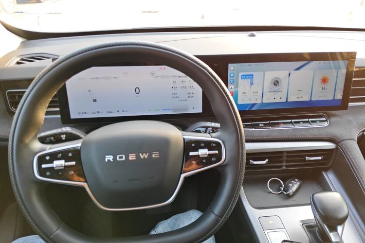 Used Roewe D5X DMH 2024 135 Tech Edition Interior 2
