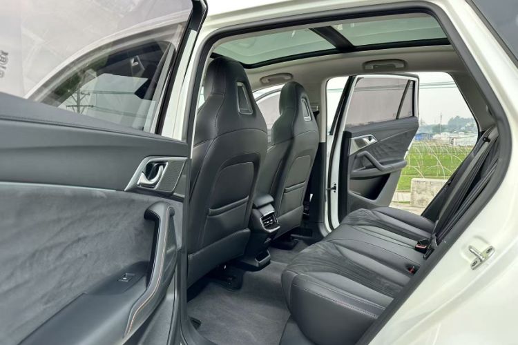 Used Roewe D5X DMH 2024 135 Tech Edition Interior 2