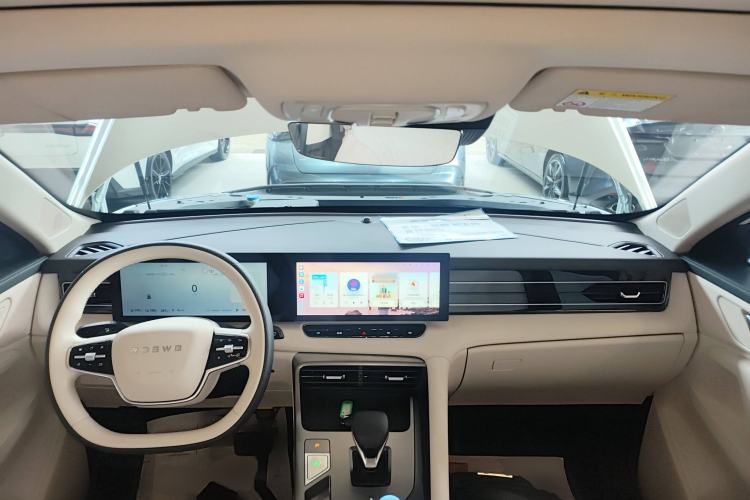 Used Roewe D5X DMH 2024 135 Tech Edition Interior 2