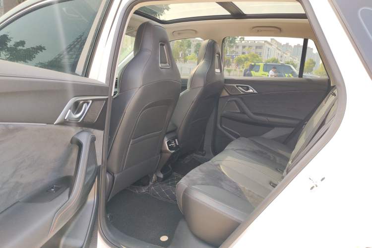 Used Roewe D5X DMH 2024 135 Tech Edition Interior 2