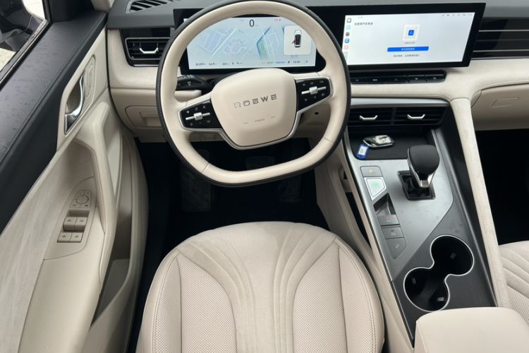 Used Roewe D5X DMH 2024 135 Tech Edition Interior 2