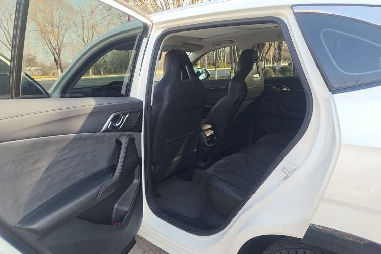 Used Roewe D5X DMH 2024 135 Tech Edition Interior 2