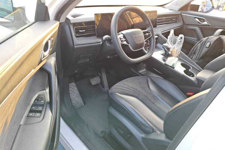 Used Roewe D5X DMH 2024 135 Tech Edition Interior 3
