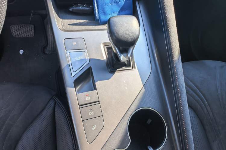 Used Roewe D5X DMH 2024 135 Tech Edition Interior 3