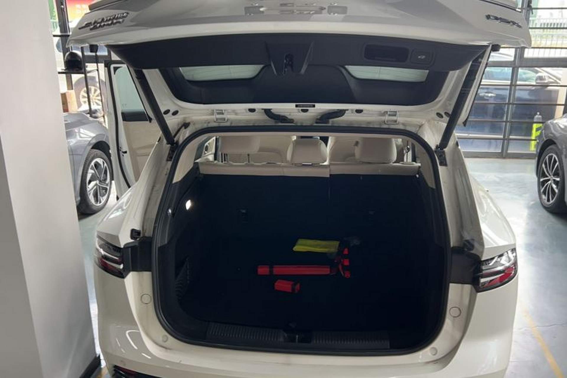 Used Roewe D5X DMH 2024 135 Tech Edition Interior 3