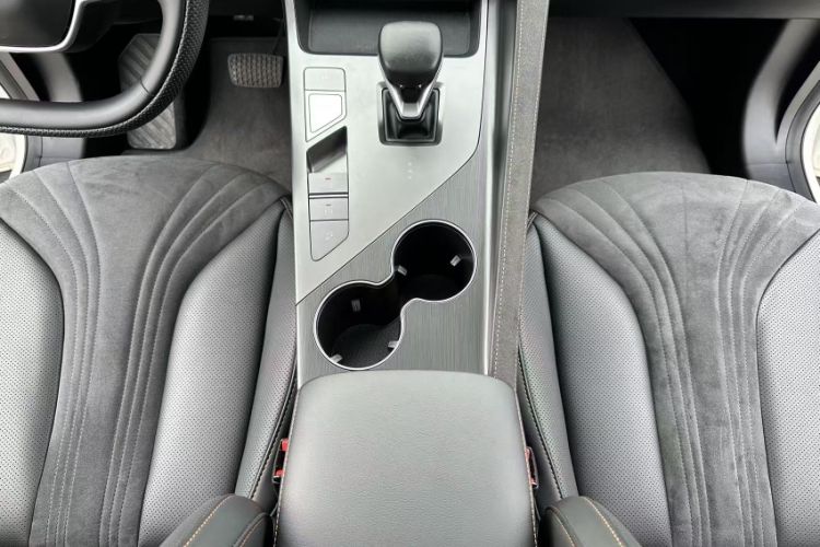 Used Roewe D5X DMH 2024 135 Tech Edition Interior 3