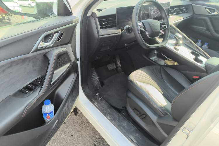Used Roewe D5X DMH 2024 135 Tech Edition Interior 3