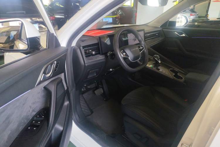 Used Roewe D5X DMH 2024 135 Tech Edition Interior 3