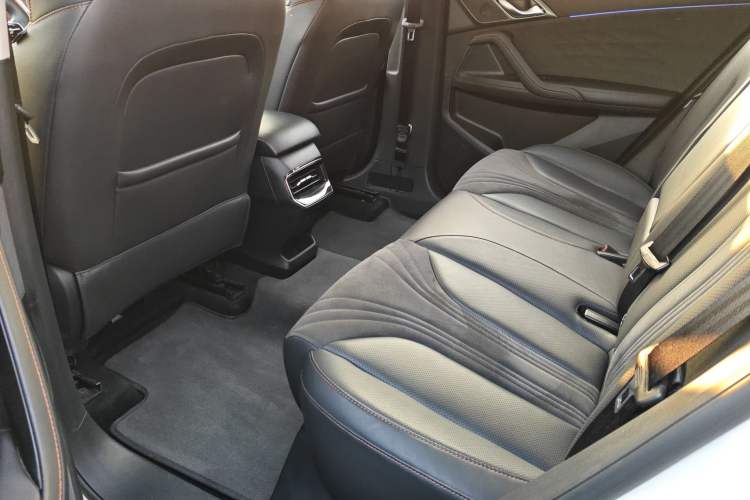 Used Roewe D5X DMH 2024 135 Tech Edition Interior 4
