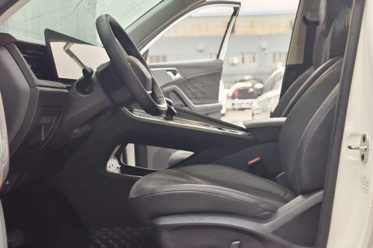 Used Roewe D5X DMH 2024 135 Tech Edition Interior 4