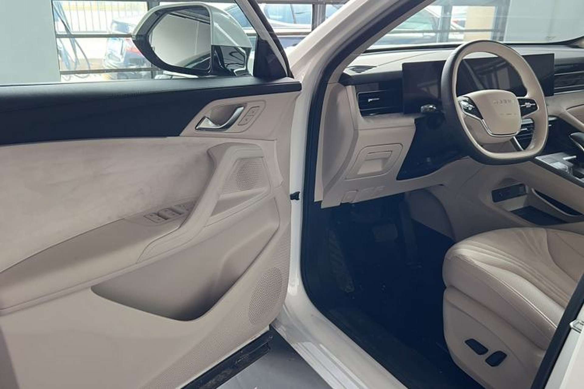 Used Roewe D5X DMH 2024 135 Tech Edition Interior 5
