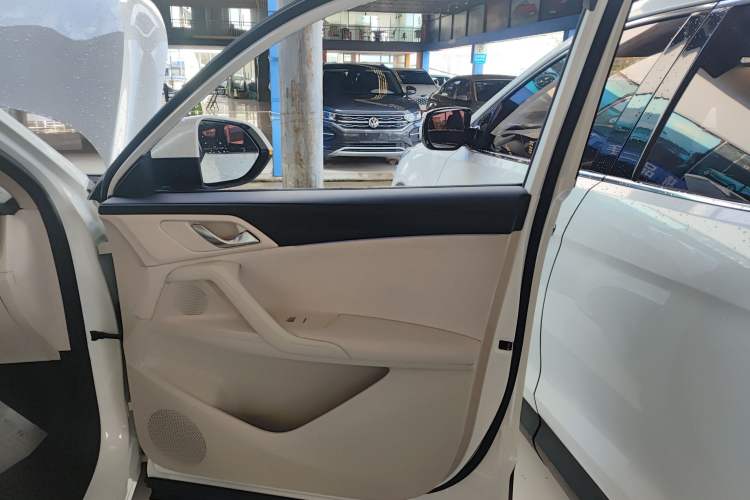 Used Roewe D5X DMH 2024 135 Tech Edition Interior 5