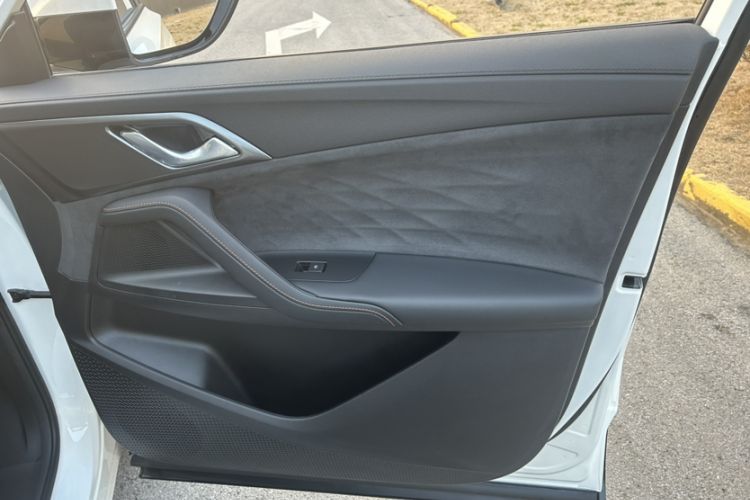 Used Roewe D5X DMH 2024 135 Flagship Edition Interior 5