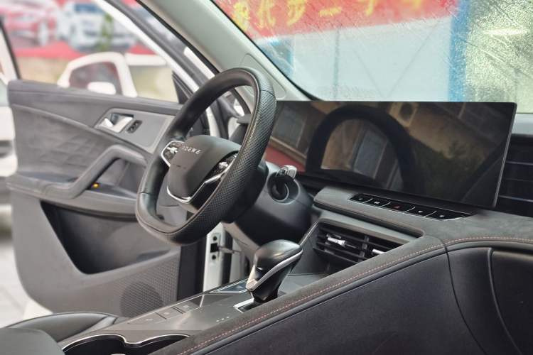 Used Roewe D5X DMH 2024 135 Tech Edition Interior 5