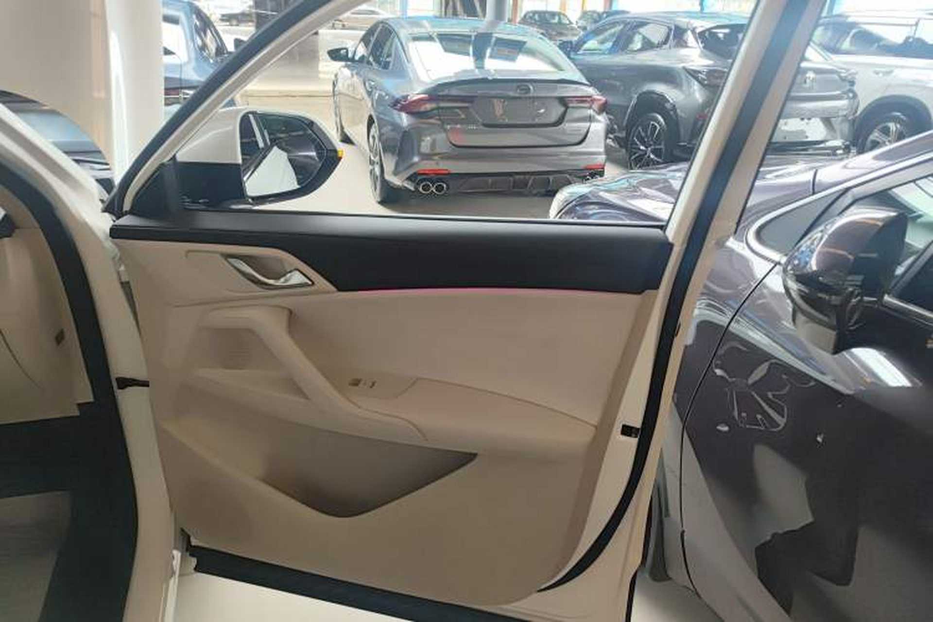 Used Roewe D5X DMH 2024 135 Tech Edition Interior 5