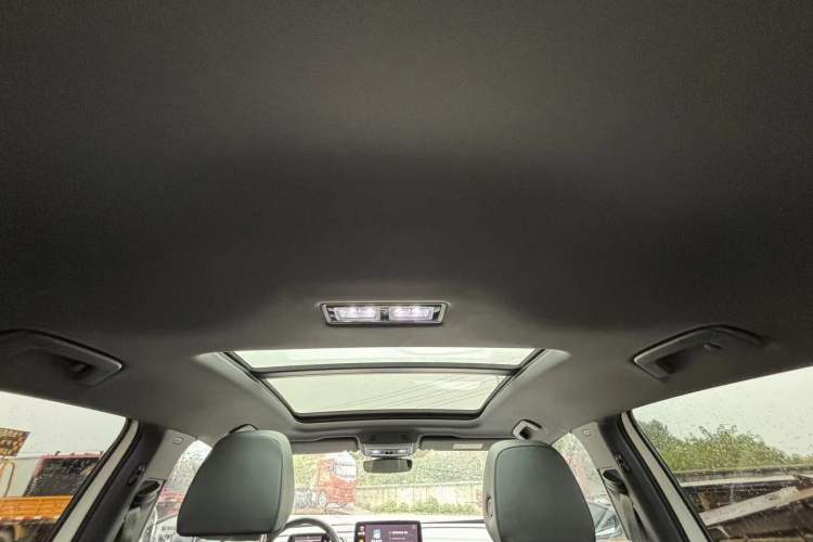 Used Roewe D5X DMH 2024 135 Flagship Edition Interior 5