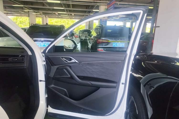Used Roewe D5X DMH 2024 135 Tech Edition Interior 5