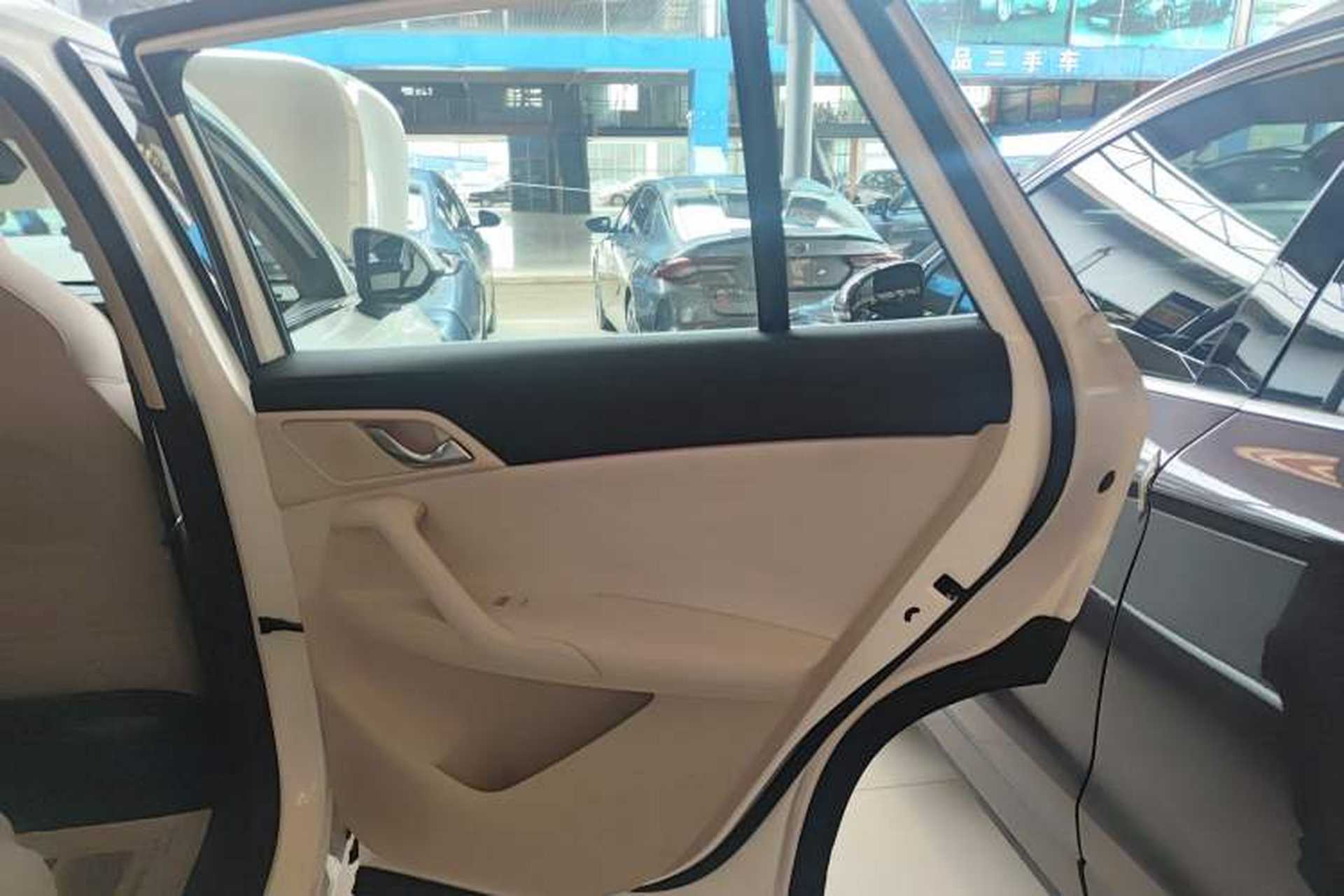 Used Roewe D5X DMH 2024 135 Tech Edition Interior 6