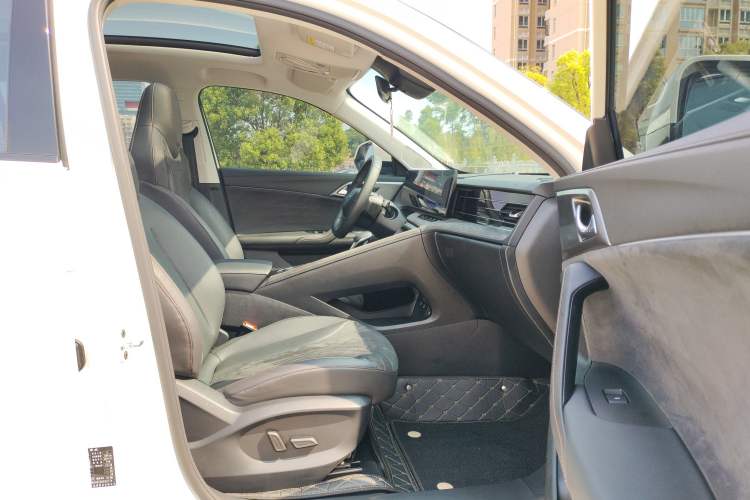 Used Roewe D5X DMH 2024 135 Tech Edition Interior 6