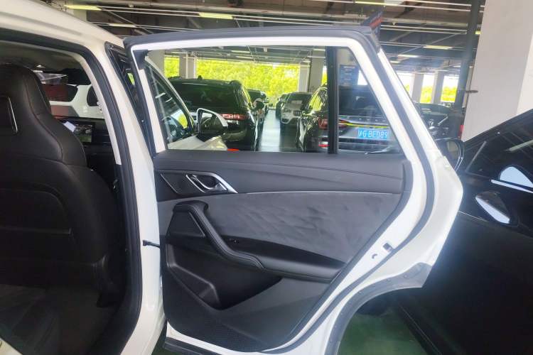Used Roewe D5X DMH 2024 135 Tech Edition Interior 6