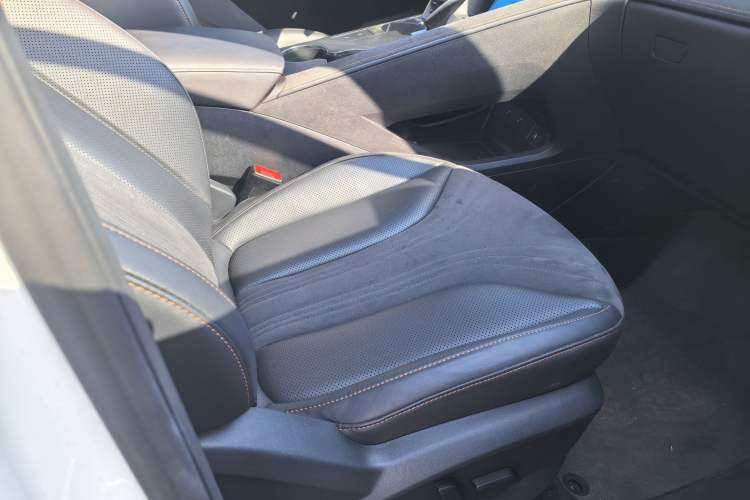 Used Roewe D5X DMH 2024 135 Tech Edition Interior 7