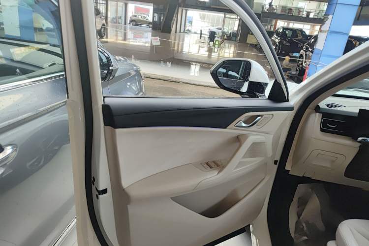 Used Roewe D5X DMH 2024 135 Tech Edition Interior 7