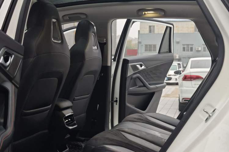 Used Roewe D5X DMH 2024 135 Tech Edition Interior 7