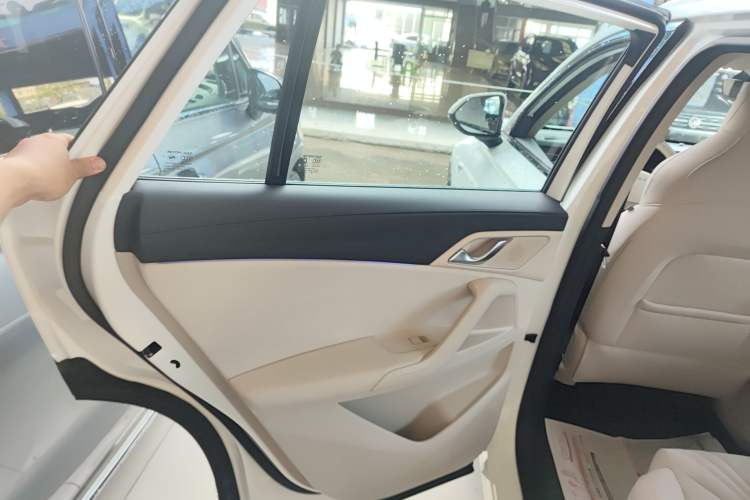 Used Roewe D5X DMH 2024 135 Tech Edition Interior 8