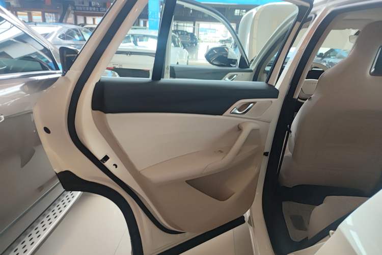 Used Roewe D5X DMH 2024 135 Tech Edition Interior 8