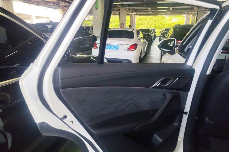 Used Roewe D5X DMH 2024 135 Tech Edition Interior 8