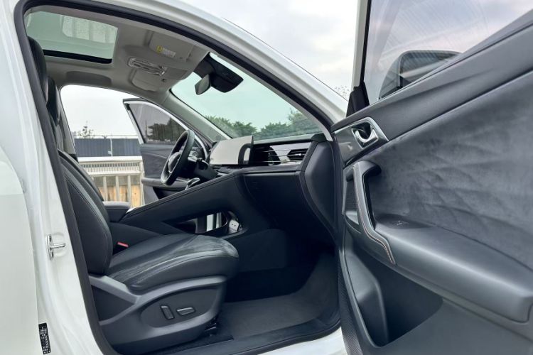 Used Roewe D5X DMH 2024 135 Tech Edition Interior 9