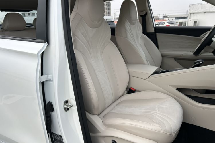 Used Roewe D5X DMH 2024 135 Tech Edition Interior 9