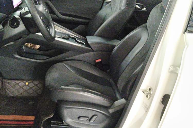 Used Roewe D5X DMH 2024 135 Tech Edition Left Front Seat