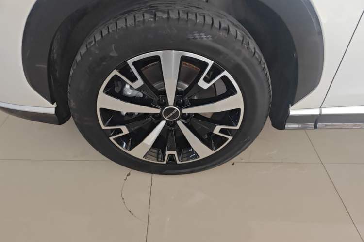 Used Roewe D5X DMH 2024 135 Flagship Edition Left Front Wheel Hub