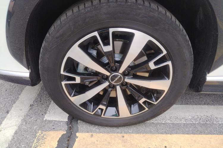 Used Roewe D5X DMH 2024 135 Tech Edition Left Front Wheel Hub