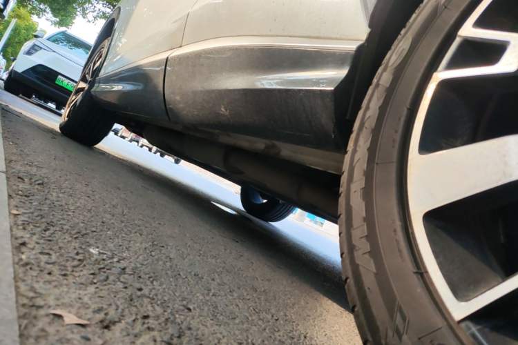 Used Roewe D5X DMH 2024 135 Tech Edition Left Side Sill