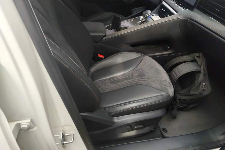 Used Roewe D5X DMH 2024 135 Tech Edition Right Front Seat