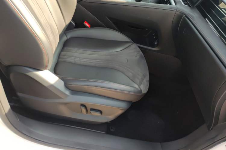 Used Roewe D5X DMH 2024 135 Tech Edition Right Front Seat