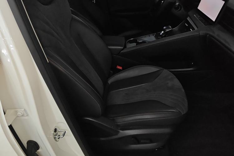Used Roewe D5X DMH 2024 135 Tech Edition Right Front Seat