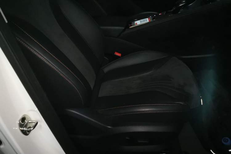 Used Roewe D5X DMH 2024 135 Tech Edition Right Front Seat