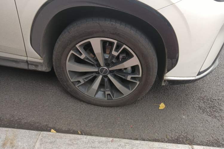 Used Roewe D5X DMH 2024 135 Flagship Edition Right Front Wheel Hub