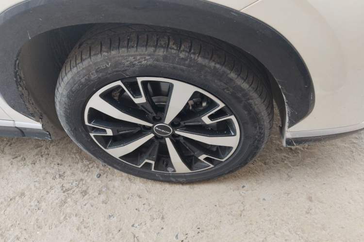 Used Roewe D5X DMH 2024 135 Flagship Edition Right Front Wheel Hub