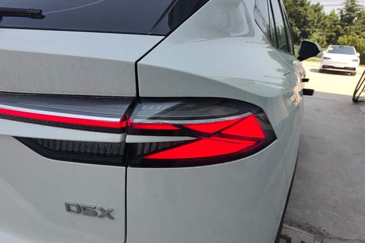 Used Roewe D5X DMH 2024 135 Flagship Edition Right Rear Taillight
