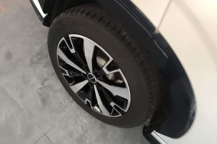 Used Roewe D5X DMH 2024 135 Flagship Edition Right Rear Wheel Hub