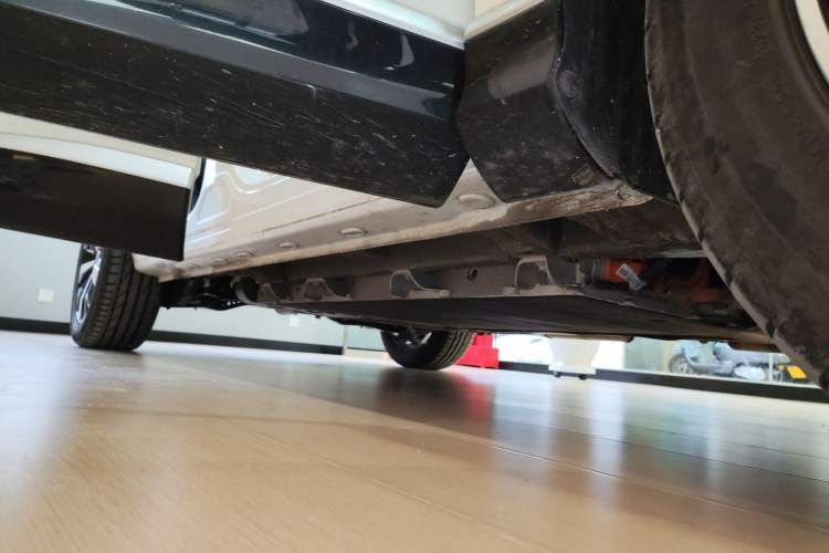Used Roewe D5X DMH 2024 135 Tech Edition Right Side Sill