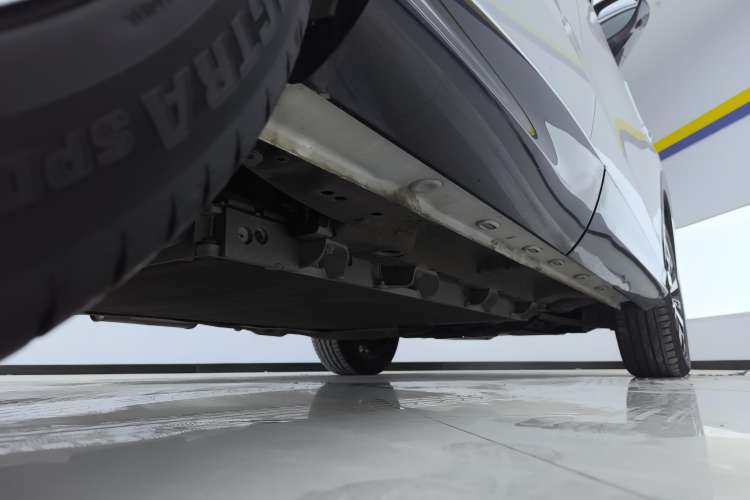 Used Roewe D5X DMH 2024 135 Tech Edition Right Side Sill